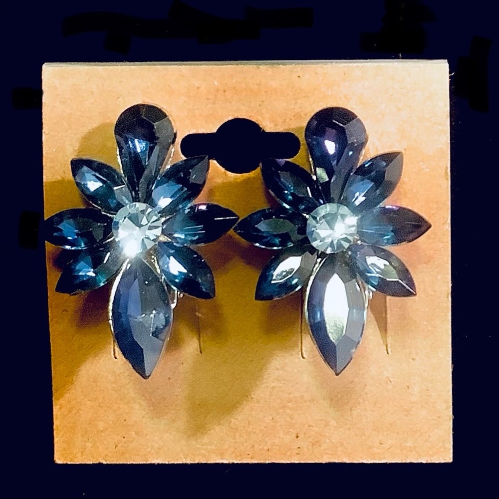 Blue flower clip on earrings silver lots of sparkle NEW